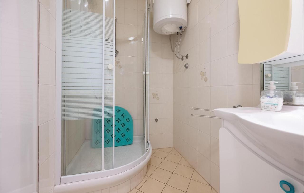 1 Bedroom Amazing Apartment In Peruški Buitenkant foto