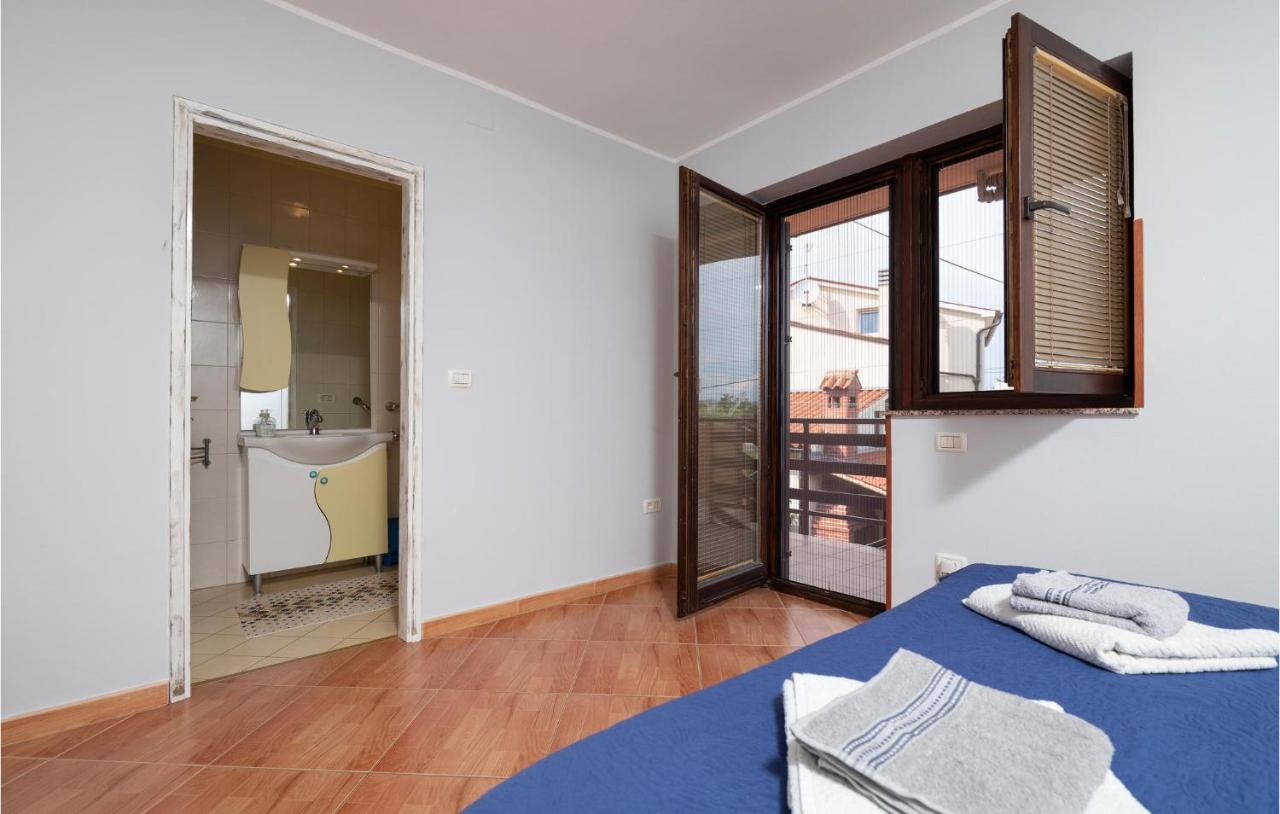 1 Bedroom Amazing Apartment In Peruški Buitenkant foto