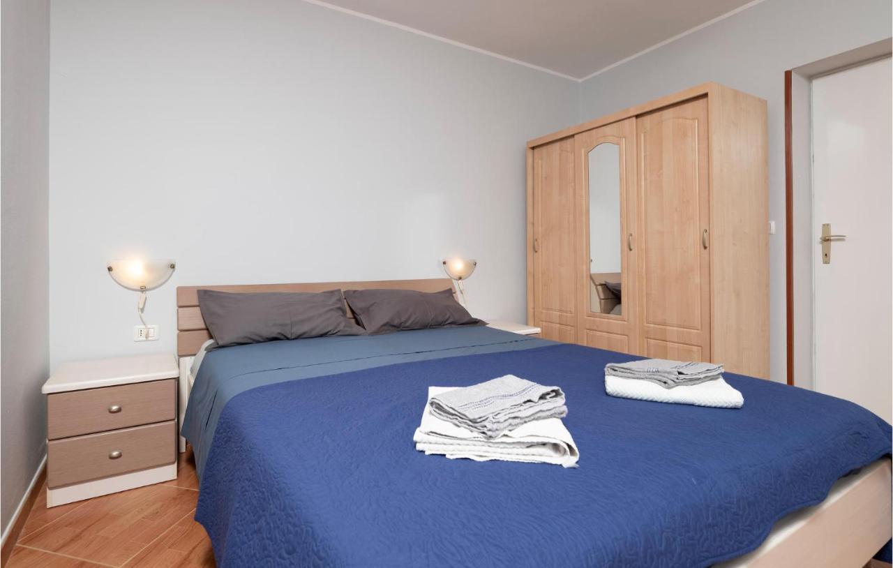 1 Bedroom Amazing Apartment In Peruški Buitenkant foto