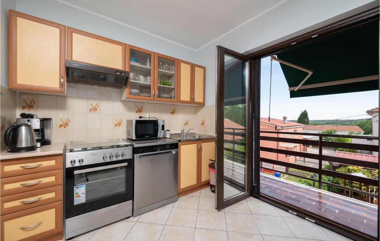 1 Bedroom Amazing Apartment In Peruški Buitenkant foto