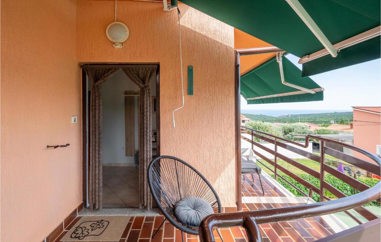 1 Bedroom Amazing Apartment In Peruški Buitenkant foto