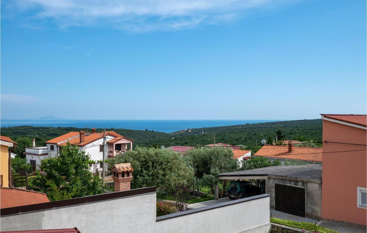 1 Bedroom Amazing Apartment In Peruški Buitenkant foto